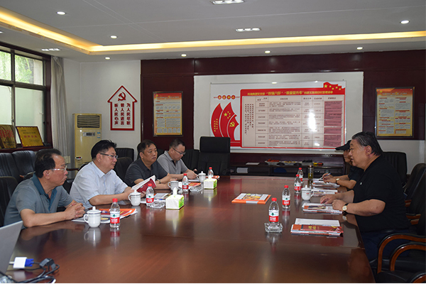 臨汾市市場監(jiān)督管理局局長、非公企業(yè)黨委書記張東紅<br>在科海集團(tuán)調(diào)研非公黨建工作